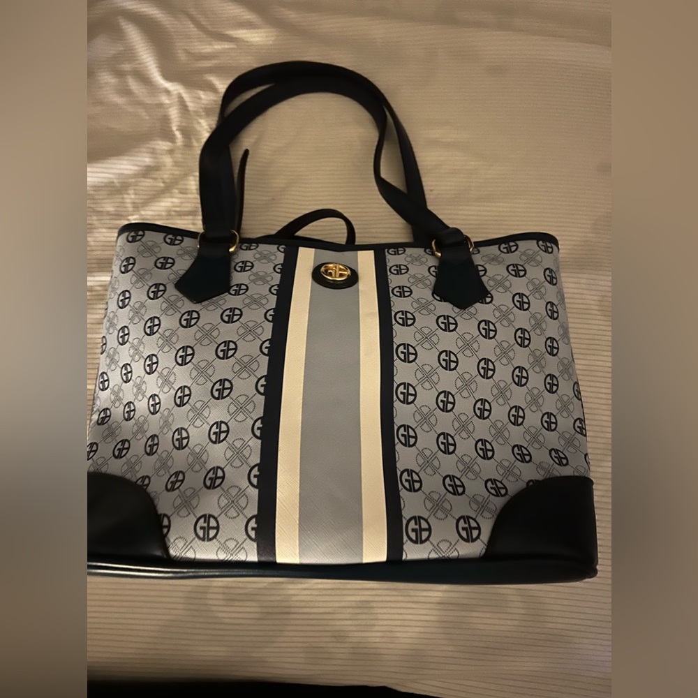 Giani Bernini  Medium Tote Blue purse.